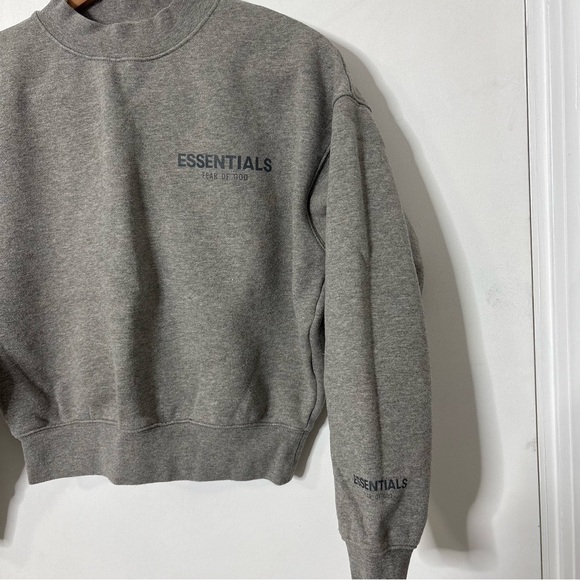 Fear of God Essentials Crewneck Sweatshirt – Heather Gray - Picture 6 of 6